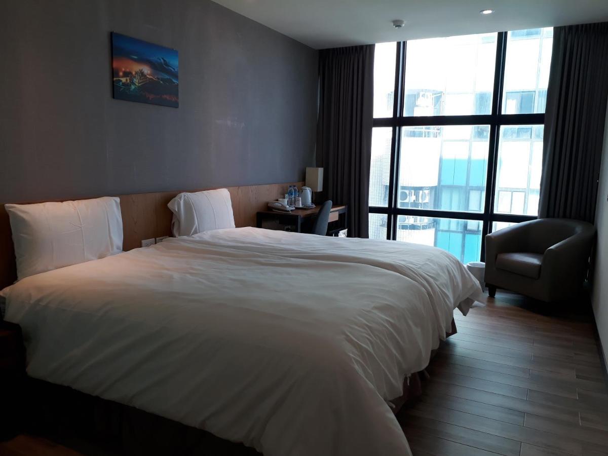 Honest & Warm Hotel Taoyuan Bagian luar foto