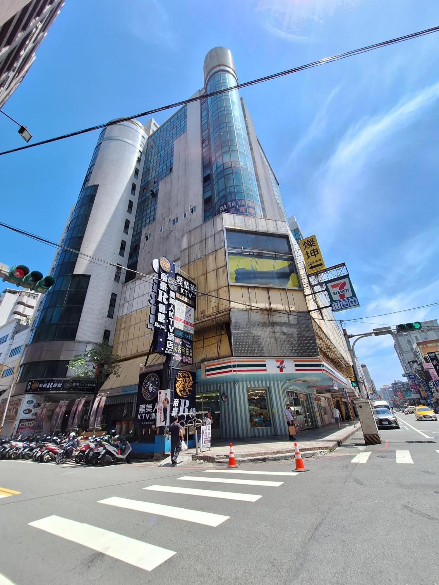 Honest & Warm Hotel Taoyuan Bagian luar foto