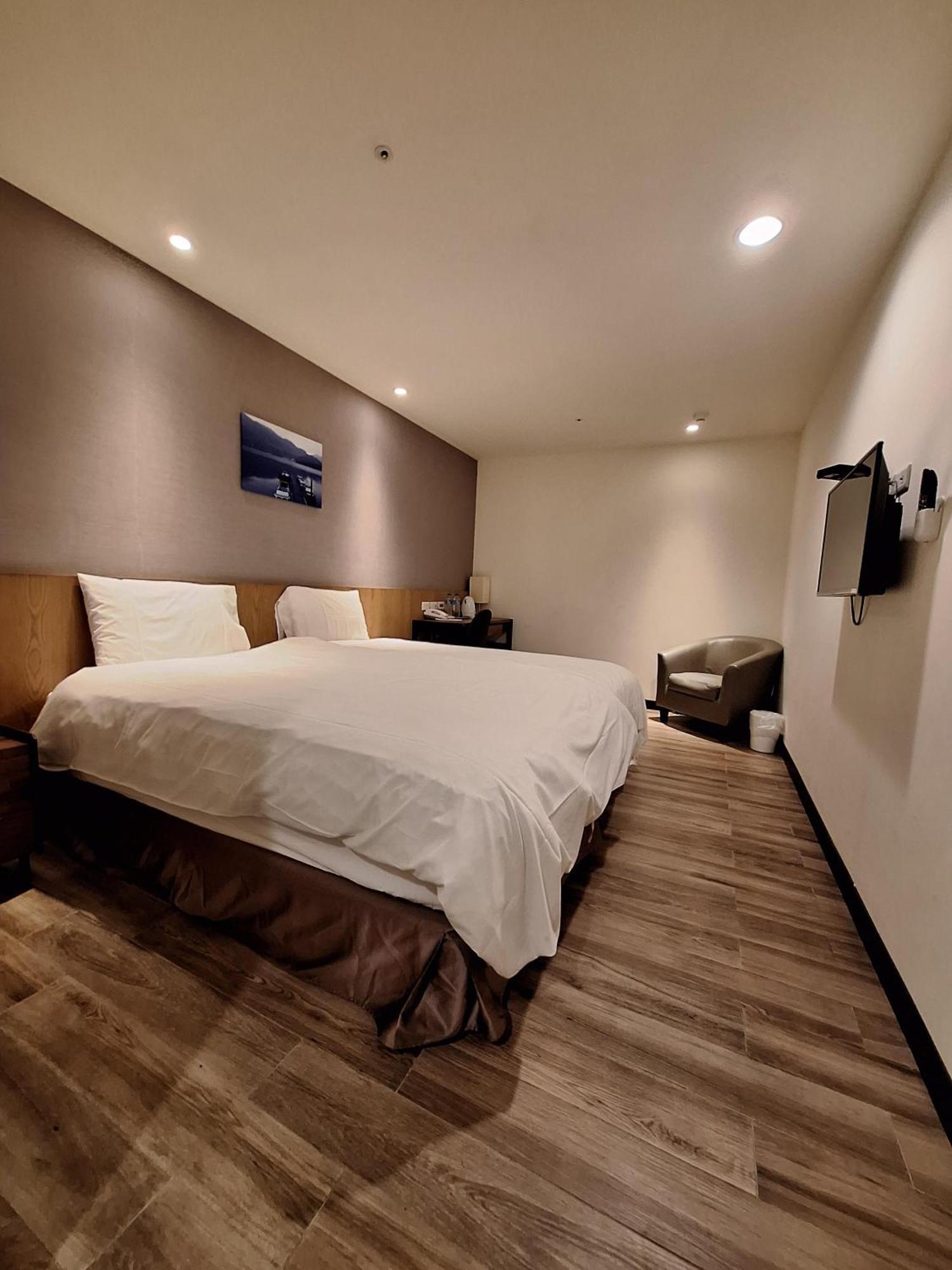 Honest & Warm Hotel Taoyuan Bagian luar foto