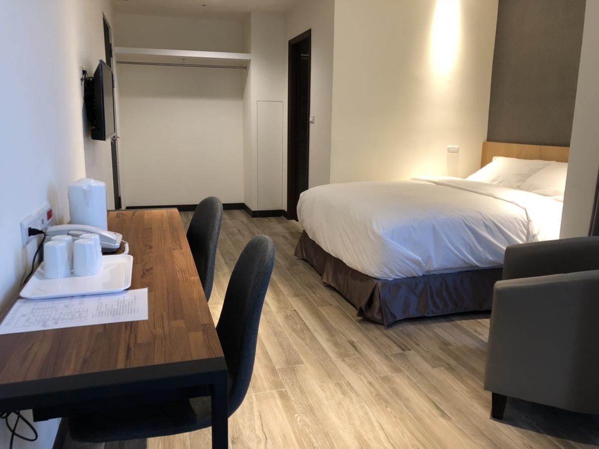 Honest & Warm Hotel Taoyuan Bagian luar foto
