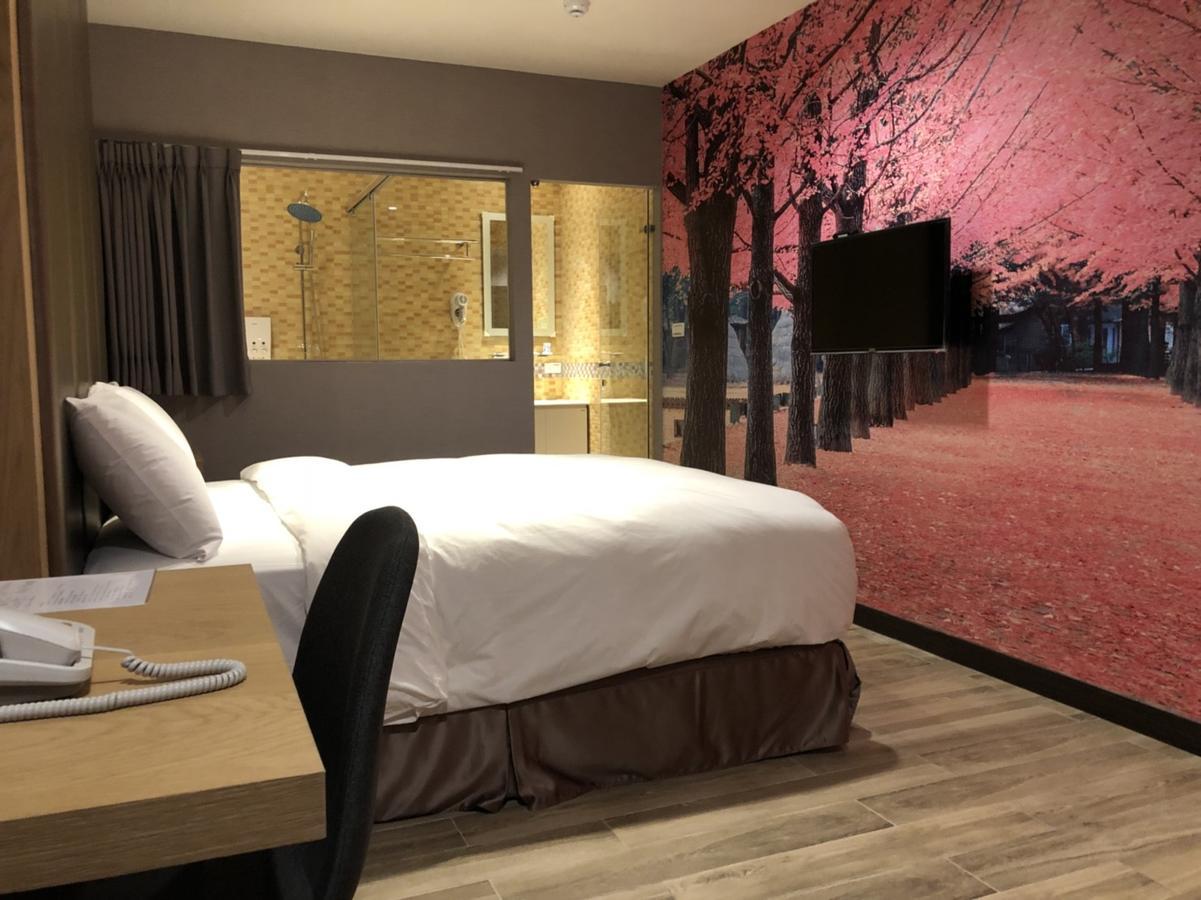 Honest & Warm Hotel Taoyuan Bagian luar foto