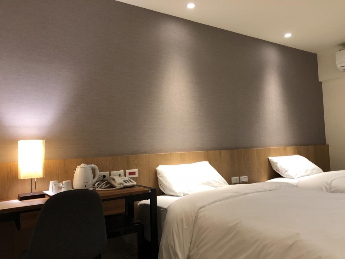 Honest & Warm Hotel Taoyuan Bagian luar foto