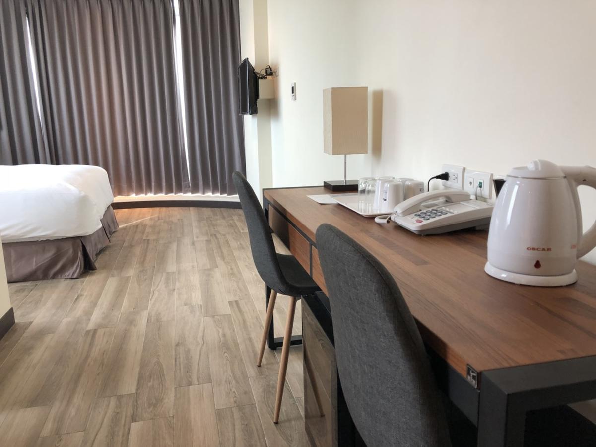 Honest & Warm Hotel Taoyuan Bagian luar foto