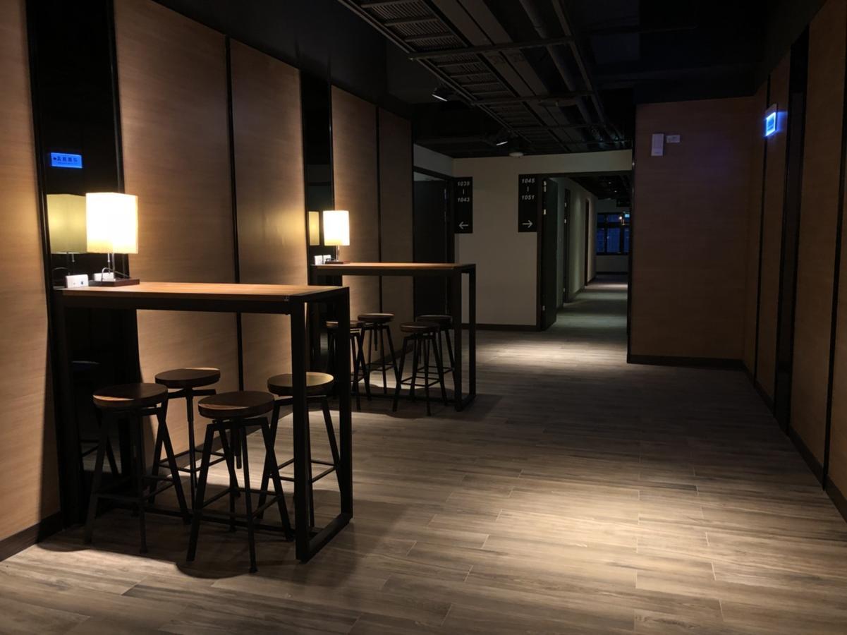 Honest & Warm Hotel Taoyuan Bagian luar foto
