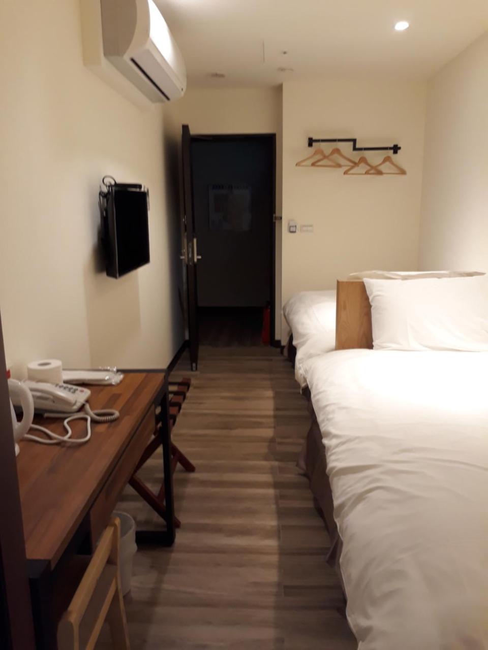 Honest & Warm Hotel Taoyuan Bagian luar foto