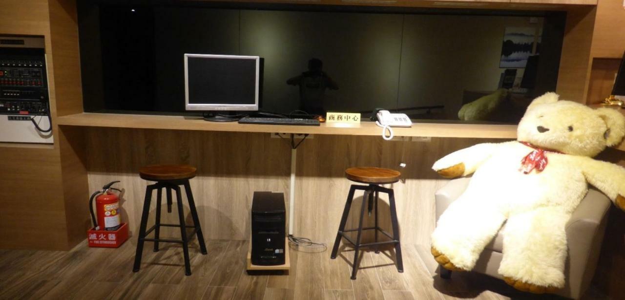 Honest & Warm Hotel Taoyuan Bagian luar foto